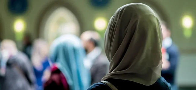 Almanya’da başörtüsüne hakaret davasında avukata kimyasal maddeli mektup gönderildi