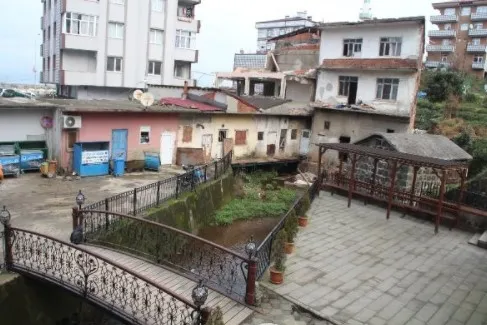 rizede-afetlerle-mucadele-basladi-dere-yatagindaki-yapilarin-yikimina-baslandi-1641800094999.jpg Rize’de afetlerle mücadele başladı! Dere yatağındaki yapıların yıkımına başlandı - 3