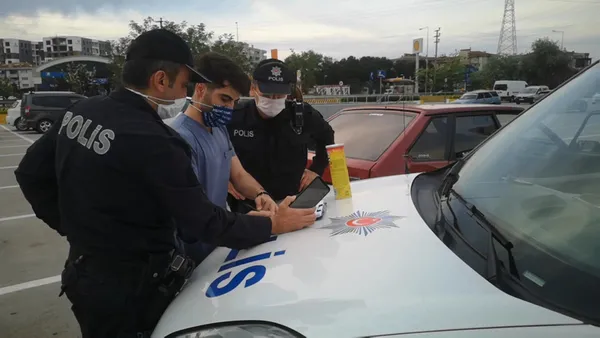 Son dakika | Bursa'da ilginç olay! Arabasının üstündeki cips kutusundan bakın ne çıktı? - 3