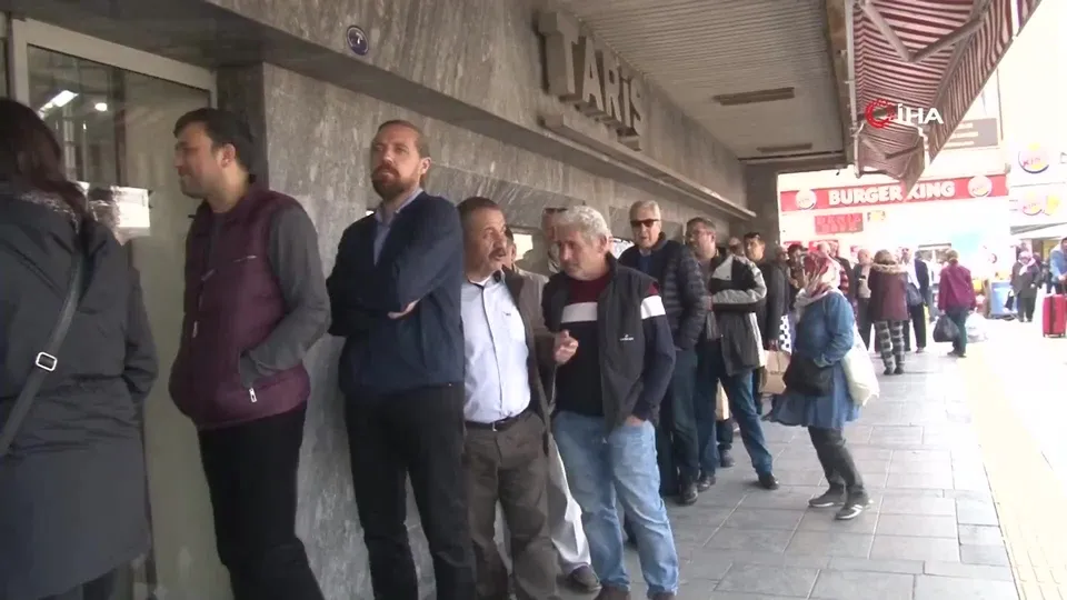 İzmir’de kolonya kuyruğu |Video