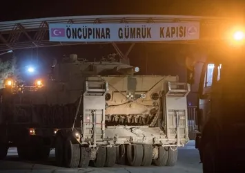 Tanklar sınır kapısından geçiyor!