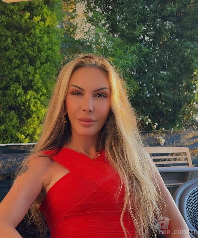 30 yaş gençleşti! Petek Dinçöz'ün annesini gören dönüp bir daha baktı 6