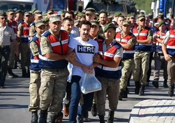 FETÖ'cü hainin giydiği tişörtle ilgili soruşturma başlatıldı