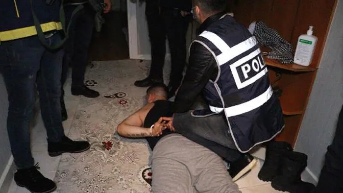 Son dakika: Ankara’da esnaftan haraç toplayan suç örgütüne operasyon: 17 gözaltı! İşkence görüntüleri bulundu