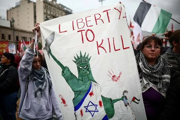 Dünya ’katil İsrail’ diye haykırıyor! Starbucks önü, liman, sokaklar, her yerde Filistin’e destek gösterileri