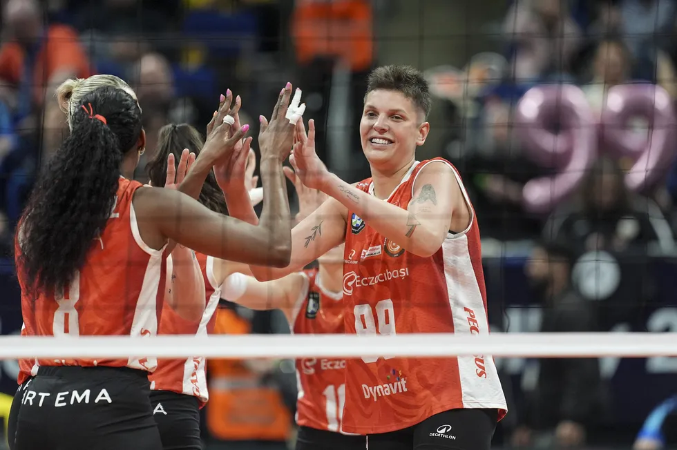 avrupanin-zirvesinde-turk-finali-vakifbank-ile-eczacibasi-karsi-karsiya-1777820615043.jpg Avrupa’nın zirvesinde Türk finali! Vakıfbank ile Eczacıbaşı karşı karşıya - 3