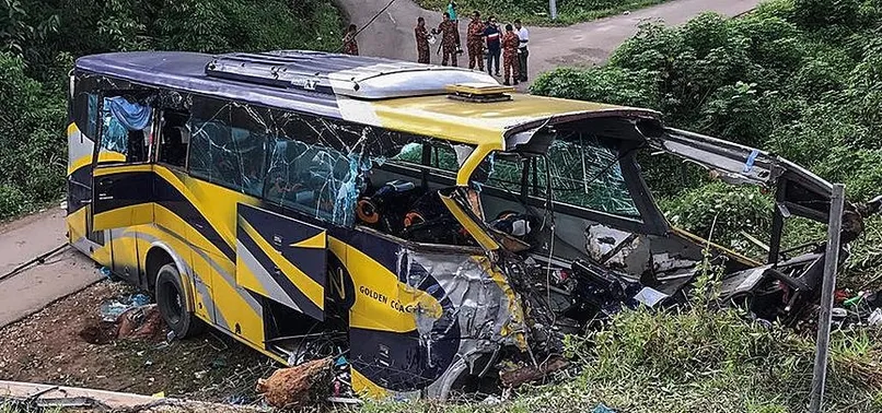 Malezya'da otobüs nehre düştü: 14 ölü, 16 yaralı