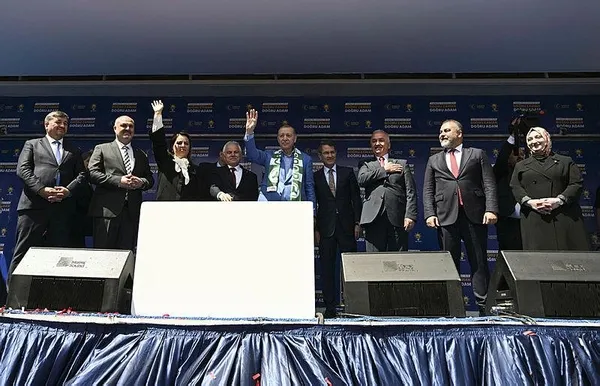 baskan-recep-tayyip-erdogandan-giresunda-emekli-ve-memura-zam-mujdesi-kilicdarogluna-sert-tepki-kandilden-sela-1683202170615.jpeg Başkan Recep Tayyip Erdoğan'dan Giresun'da! Emekli ve memura zam müjdesi | Kılıçdaroğlu'na sert tepki: Kandil'den selam geliyor Bay Bay Kemal'e... - 5