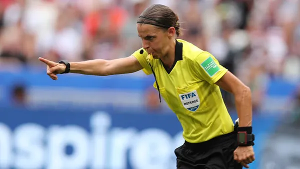 UEFA tarihinde bir ilk! Dev finali kadın hakem yönetecek - 1