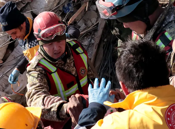 Son dakika: 296. saatte yeni mucizeler! Hatay’da 13. günde 2 kişi sağ kurtarıldı | Acı haber geldi: 1 depremzede hayatını kaybetti