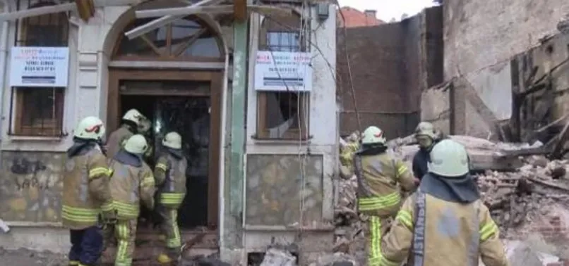 Yedikule'de bir bina çöktü! 2 ceset bulundu!