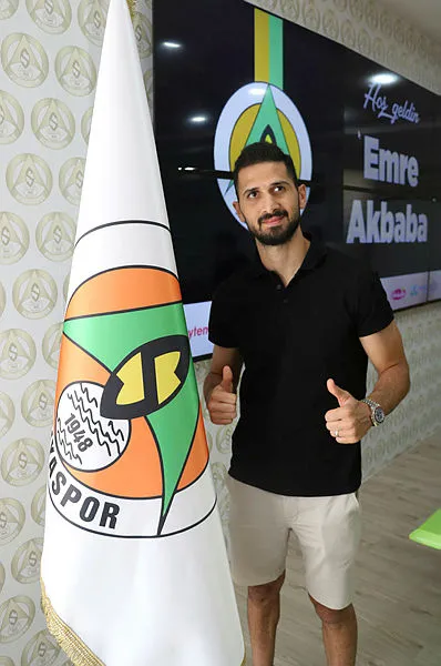 Son dakika: Emre Akbaba Alanyaspor’a transfer oldu