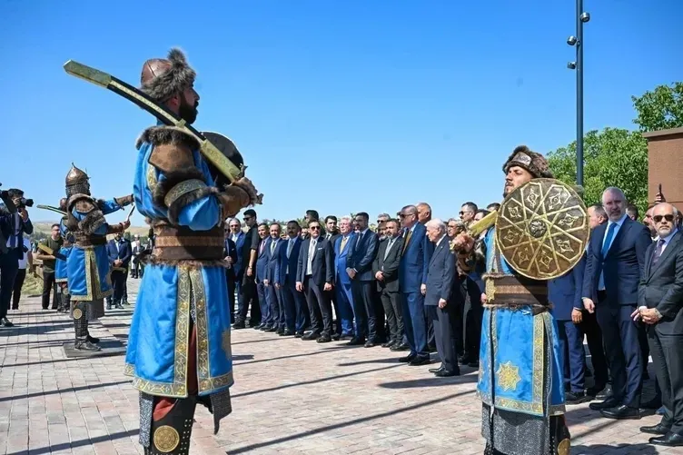 Bin yıllık kardeşlik ruhunun kalbi Malazgirt’te atıyor: Tarihi buluşmada gözler Başkan Erdoğan'ın mesajlarında! - 7
