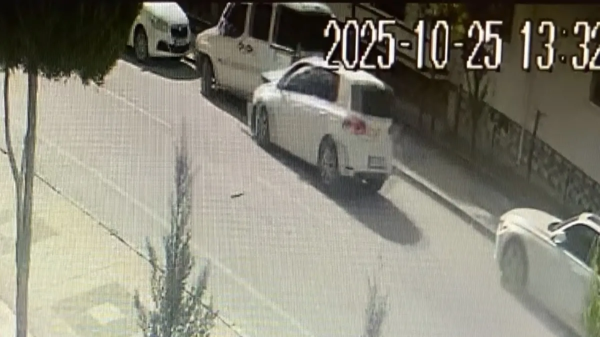 Aksaray’da feci kaza! Otomobil park halindeki araçlara çarptı