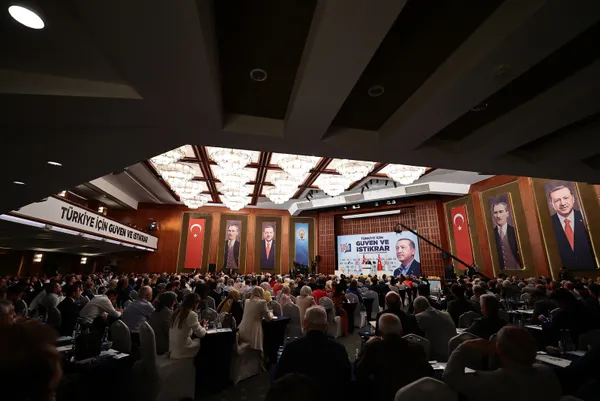 Son dakika: AK Parti Kızılcahamam’da kampa girdi! Programın açılış konuşması Başkan Erdoğan’dan! İşte parola: Rahat ol Türkiye emin ellerdesin