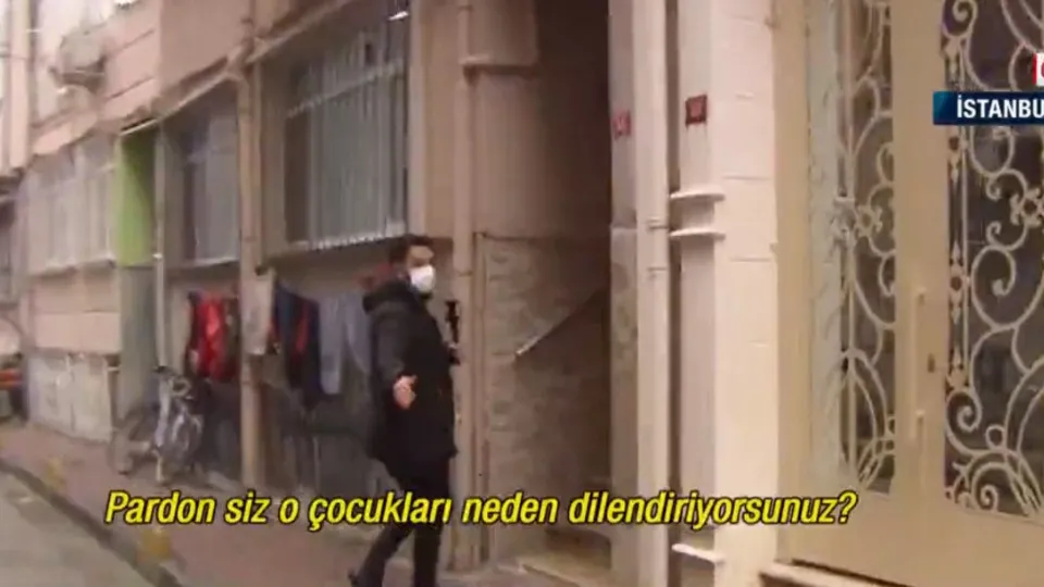İstanbul'da çocukları zorla kim dilendiriyor? A Haber ekibi Balat'ta takip edip sordu! İşte o anlar...