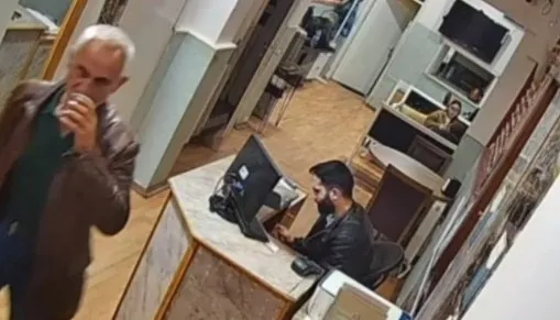 ozgur-ozele-saldiran-suphelinin-ifadesi-ortaya-cikti-siyasi-partiye-uye-degilim-belediyeden-yardim-aldigi-orta-1746476338699.jpg Özgür Özel'e saldıran şüphelinin ifadesi ortaya çıktı! "Siyasi partiye üye değilim" | Belediyeden yardım alıyormuş - 5