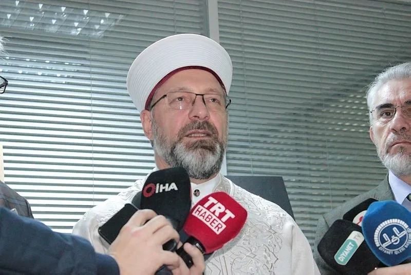 Diyanet Isleri Baskani Ali Erbas Tan Camide Tabure Ve Sandalye Aciklamasi
