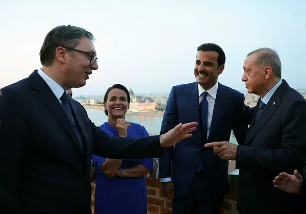 baskan-erdogan-macaristanda-ilham-aliyev-ve-katar-emiri-al-sani-ile-gorustu-1692560777574.jpg Başkan Erdoğan Macaristan'da İlham Aliyev ve Katar Emiri Al Sani ile görüştü - 5
