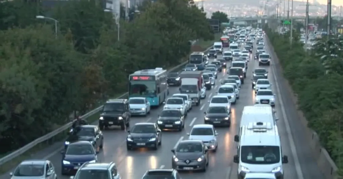 Deprem trafiği havadan görüntülendi