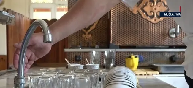 turizm-bolgesinde-su-krizi-11-gundur-su-kesintisi-yasaniyor-1625898975879.jpg Turizm bölgesinde su krizi! 11 gündür su kesintisi yaşanıyor - 4