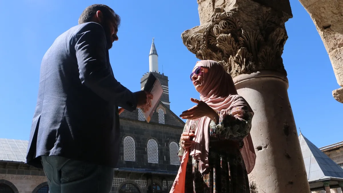 Tur rehberi olarak geldiği Diyarbakır’da Müslüman oldu! Polina Andriienko'nun ismi artık Elif oldu