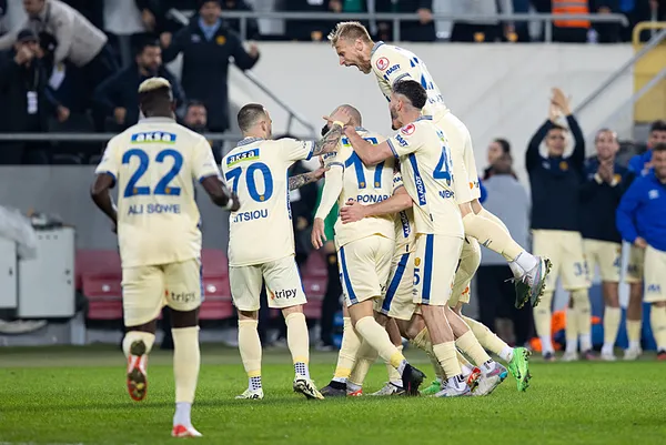 ankaragucu-ztkda-fenerbahceye-maglup-etti-sari-lacivertli-ekip-ceyrek-finalde-havlu-atti-1709063375549.jpg Ankaragücü ZTK'da Fenerbahçe'ye mağlup etti! Sarı-lacivertli ekip çeyrek finalde havlu attı - 1