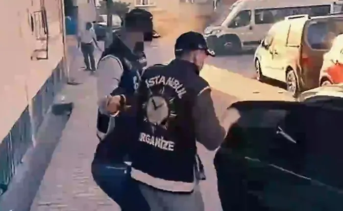 avcilarda-restoran-kursunlayan-sahislar-yakalandi-bakan-yerlikaya-adaletten-kacamazsiniz-1750943481091.jpg Avcılar'da restoran kurşunlayan şahıslar yakalandı! Bakan Yerlikaya: Adaletten kaçamazsınız - 1