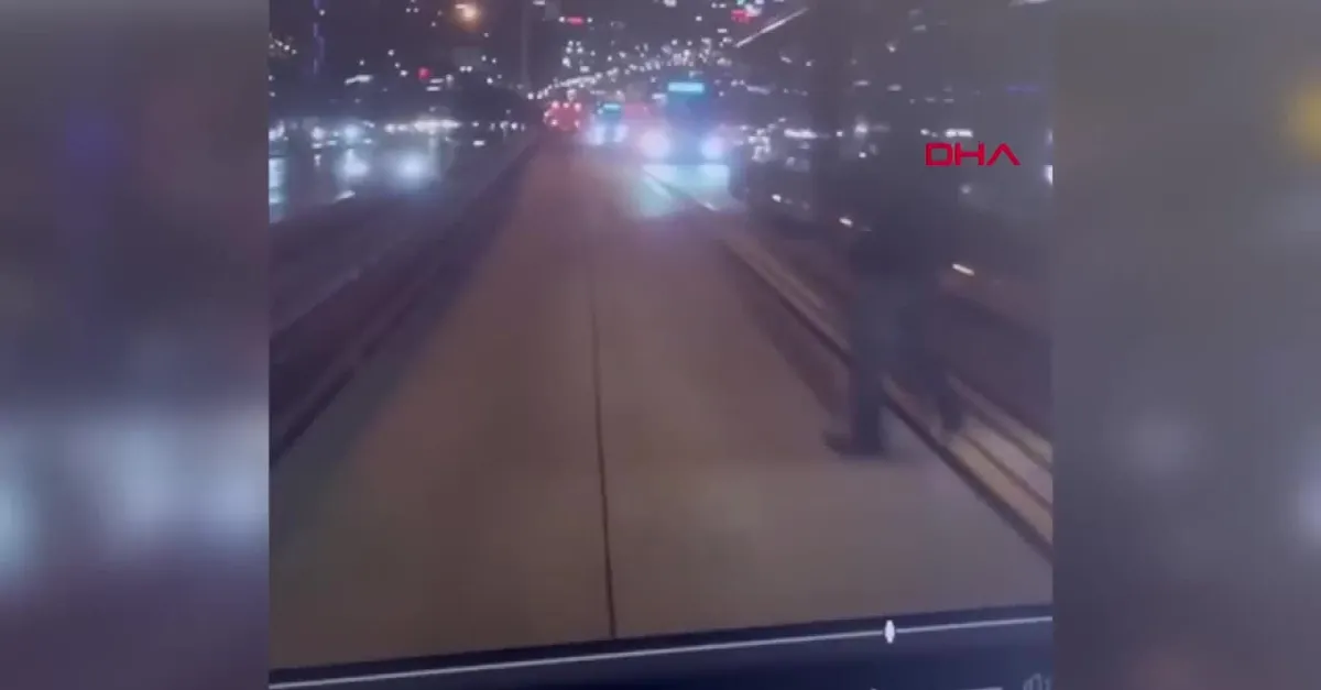 Beylikdüzü'nde şoförün öldüğü metrobüs kazası kamerada