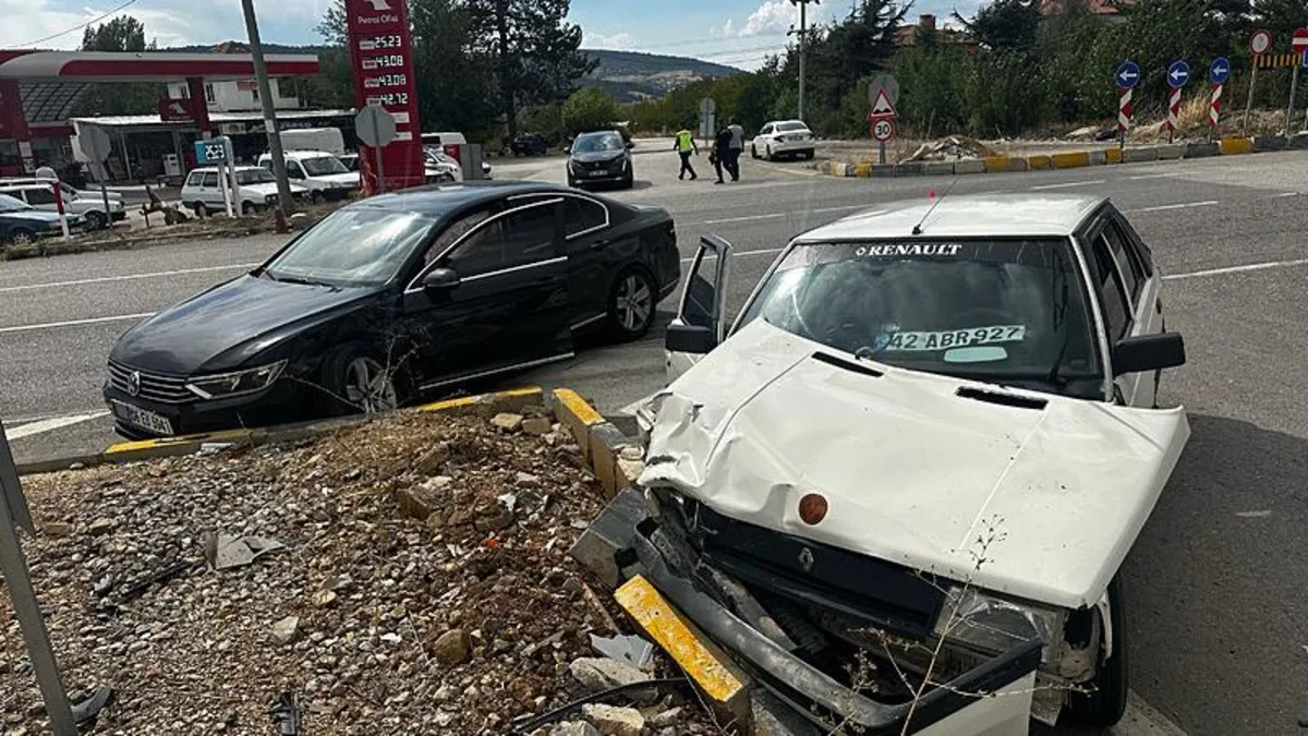 Isparta'da trafik kazası! 1'i ağır 2 yaralı