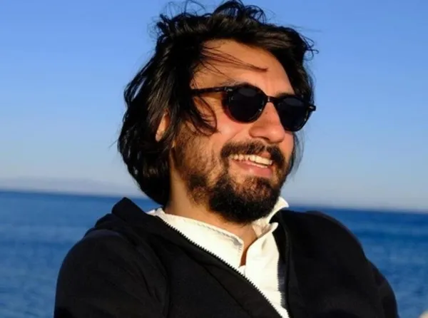 umut-evirgenin-babasindan-serenay-sarikaya-vetosu-evlatliktan-ve-mirastan-men-ederim-1643262307274.jpg Umut Evirgen'in babasından Serenay Sarıkaya'ya veto! ‘Evlatlıktan reddederim’ - 3