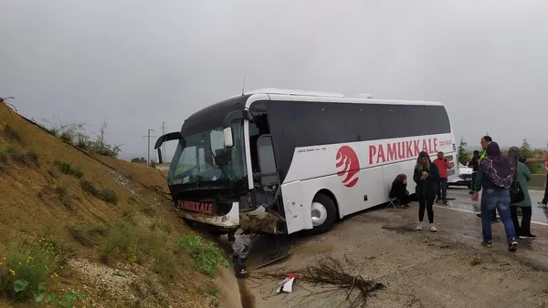 antalyada-yolcu-otobusu-sarampole-devrildi-10-kisi-yarali-1686494236608.jpg Antalya'da yolcu otobüsü şarampole devrildi: 10 kişi yaralı - 5