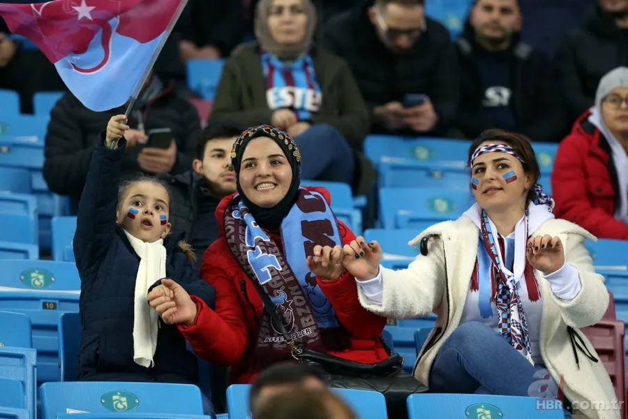 Derbi zaferi sonrası Trabzonspor'dan Fenerbahçe'ye olay "5 YILDIZ" göndermesi: "Başı dönüp yolunu kaybedenler için..." 14