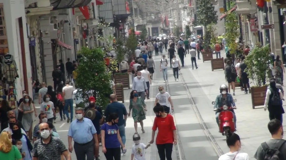 Taksim'de dikkat çeken yoğunluk