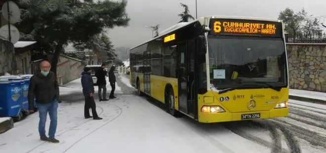 İBB kar uyarılarını yine dikkate almadı! Rampayı çıkamayan otobüse vatandaş yardım etti