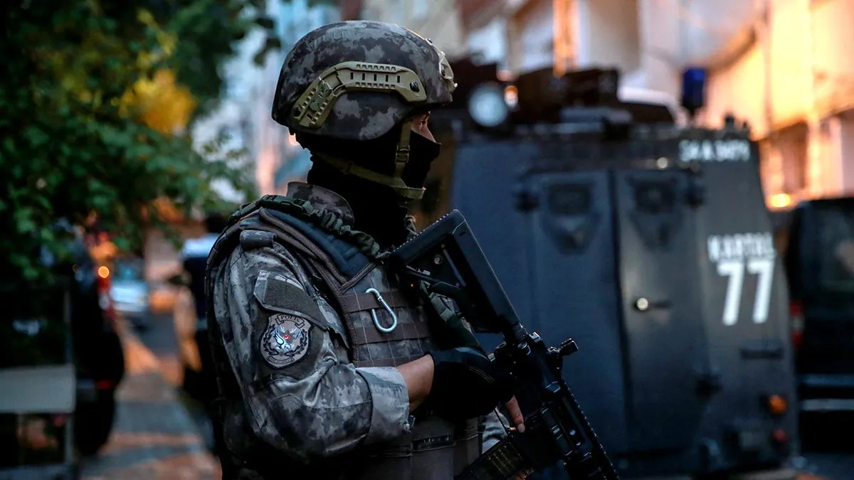 DHKP-C'ye eş zamanlı baskın: Toma ve polise molotof atan hücre çökertildi