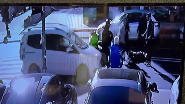 1703857013040.jpg Yaya geçidinde akılalmaz kaza! Metrelerce sürüklendi - 1