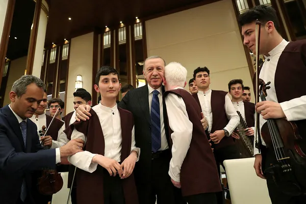 baskan-erdogandan-egitimcilerle-duzenlenen-iftar-programinda-son-dakika-aciklamalari-1649367905017.jpg Başkan Erdoğan'dan eğitimcilerle düzenlenen iftar programında son dakika açıklamaları - 1