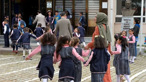 1. dönem ne zaman bitiyor? 2021-2022 MEB 15 tatil ne zaman başlıyor? Yarıyıl tatili ayın kaçında yapılacak? - 4