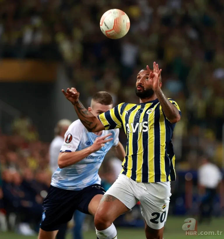 Dinamo Kiev maçında Fenerbahçe taraftarından anlamlı koreografi 8