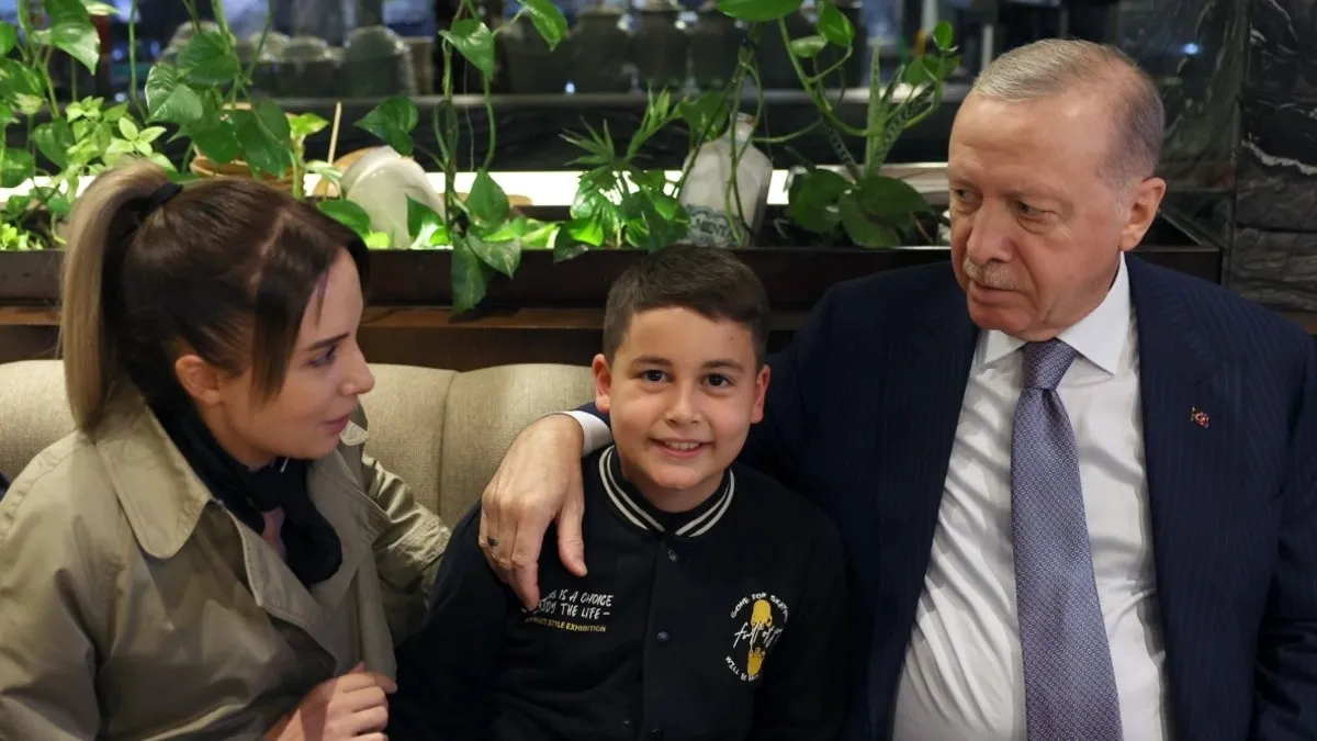 Başkan Erdoğan'dan kafede vatandaşlarla sohbet keyfi!