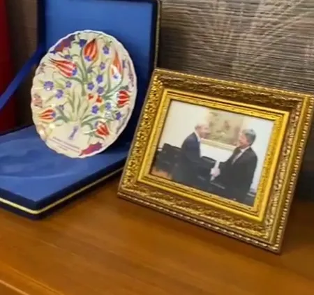 CHP’li Meclis üyelerinden zorbalık! Bakan Soylu ile fotoğrafı olduğu için odasını bastılar