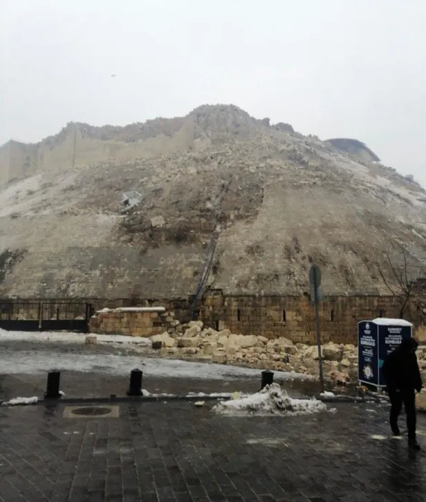 gaziantep-deprem-son-dakika-olu-ve-yarali-var-mi-gaziantep-kalesi-yikildi-mi-77lik-deprem-sonrasi-gaziantep-ka-1675690710468.jpg Gaziantep Kalesi yıkıldı mı? 7.7'lik deprem sonrası Gaziantep Kalesi'ne ne oldu? Gaziantep DEPREM SON DAKİKA | Ölü ve yaralı var mı? Son durum ne? - 4