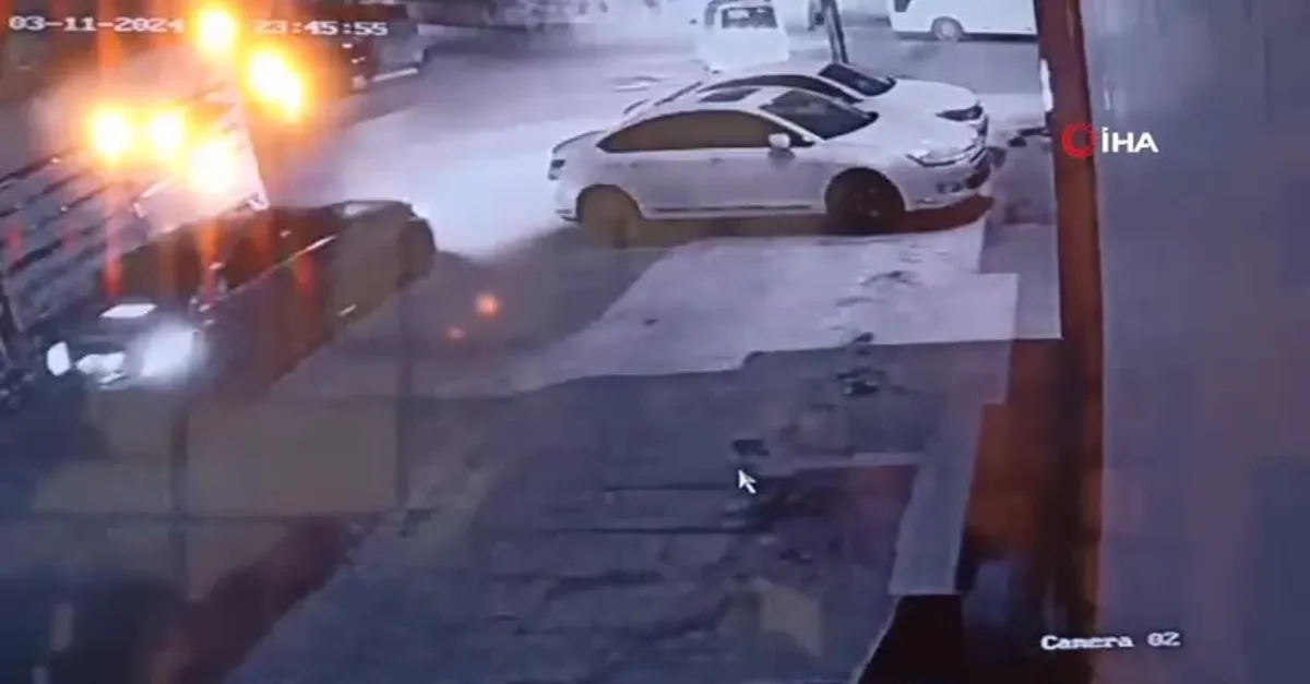 Tuzla’da husumetlisinin aracına kurşun yağdırdı! O anlar kamerada