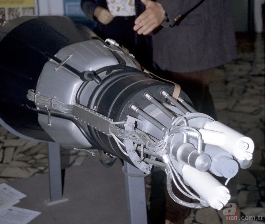 Kalashnikov, dev savaş robotunu tanıttı 18