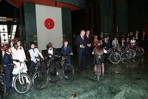 Başkan Erdoğan Külliyede çocukları kabul etti