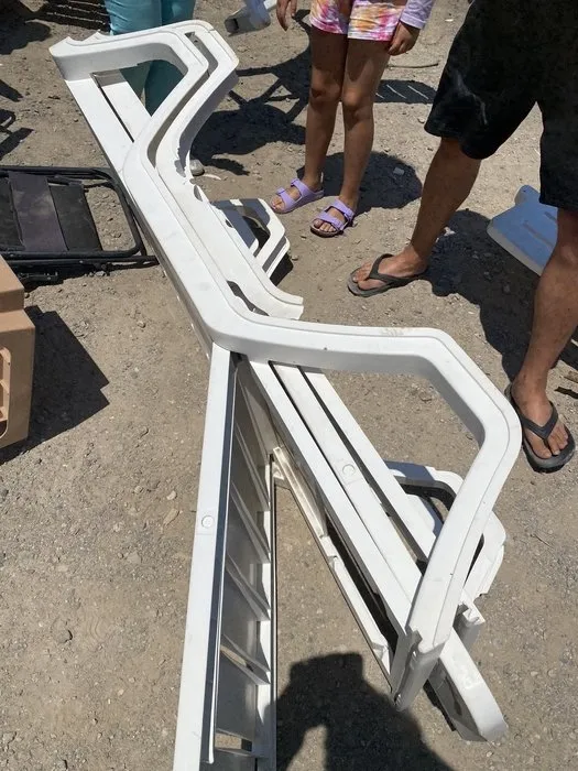 Ayvalık Belediyesi'nden gece yarısı şezlong operasyonu: Her şeyi kırdılar! Vatandaşlar isyan etti: Yıldırma politikası var! - 5