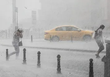 İstanbul'da sıcaklık 15 derece birden düştü