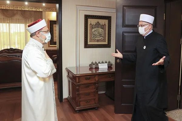 diyanet-isleri-baskani-erbas-bizim-cok-yetkin-ve-yeterli-din-adamlari-yetistirmemiz-lazim-1629837776449.jpg Diyanet İşleri Başkanı Erbaş: “Bizim çok yetkin ve yeterli din adamları yetiştirmemiz lazım” - 3