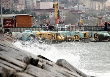 Marmara Denizi'nde ulaşıma lodos engeli